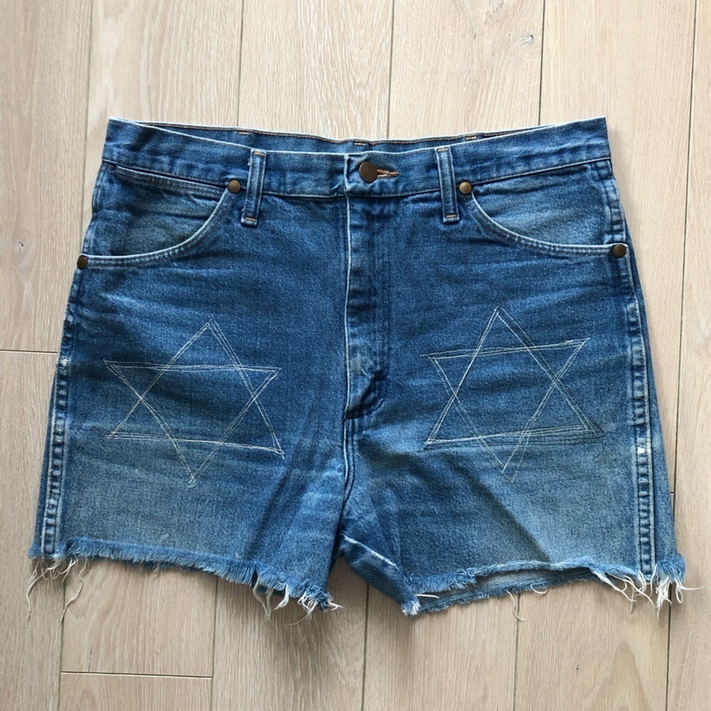 Vintage Wrangler Embroidered Denim Shorts Size 33 Made in USA